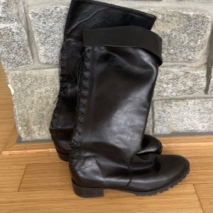 Aquatellia black knee boat. Rubber